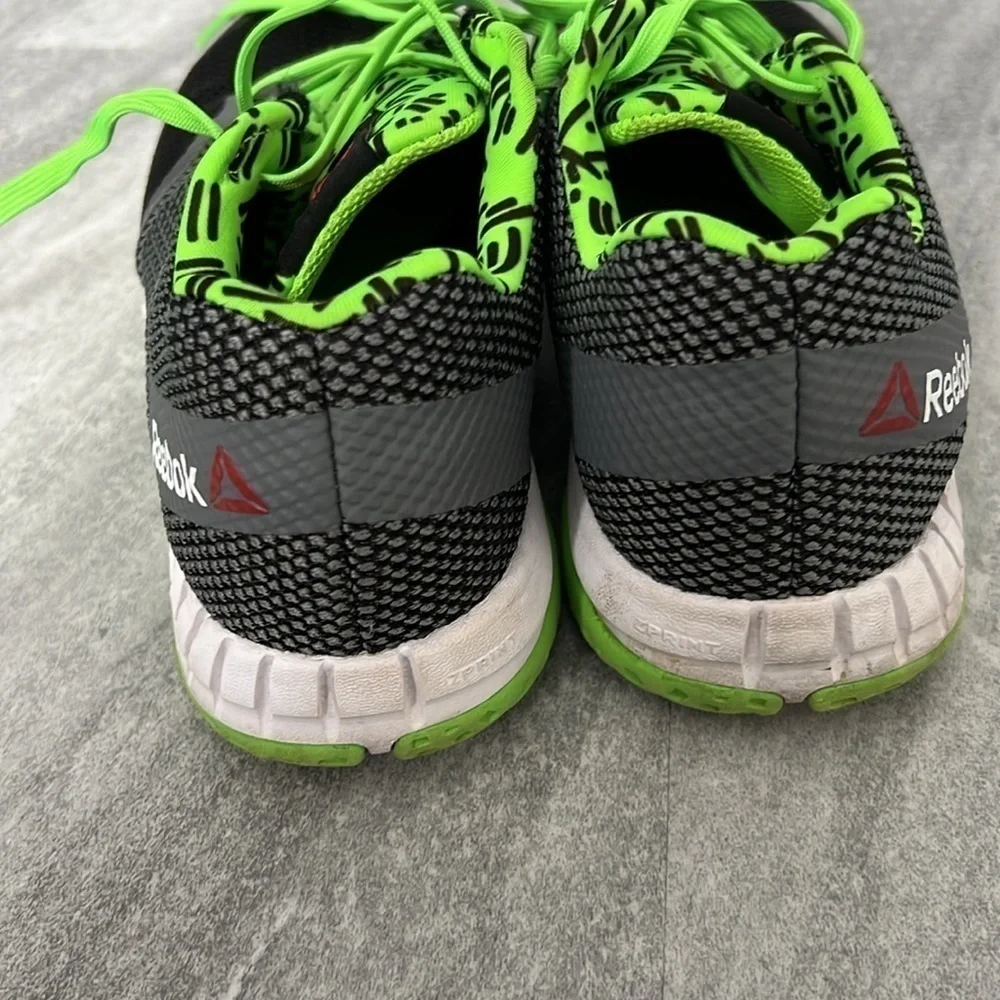 Big Kids size 5Y Reebok black & green sneakers exercise, running, walking, comfy
